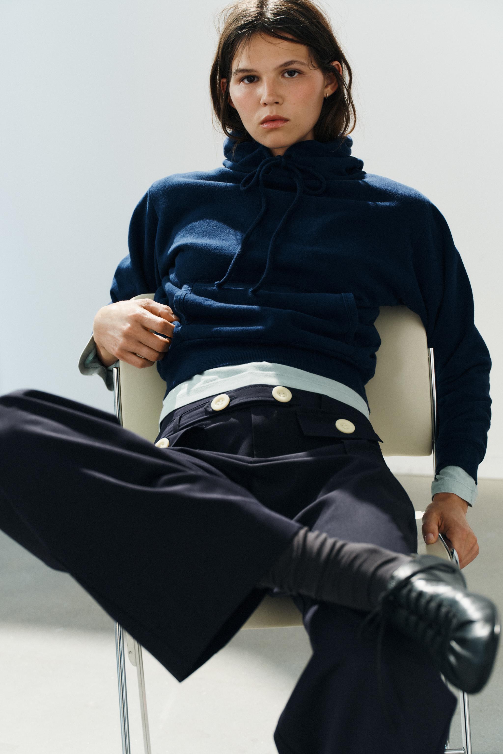 STRAIGHT-LEG TROUSERS WITH CONTRAST BUTTONS